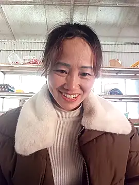 Snapshot of Fienjr chatting on December 23, 2025, 6:33 am Fienjr online show from December 23, 2025, 6:33 am