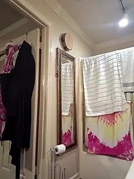 Snapshot of mresquared chatting on February 24, 2026, 10:19 pm mresquared online show from February 24, 2026, 10:19 pm