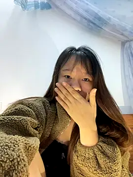 Hinne07 online show from December 4, 2025, 2:26 pm