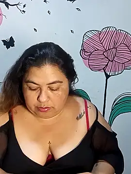 curvy diva  online show from October 8, 2025, 9:29 am