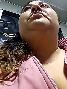 curvy diva  online show from November 17, 2025, 8:20 am