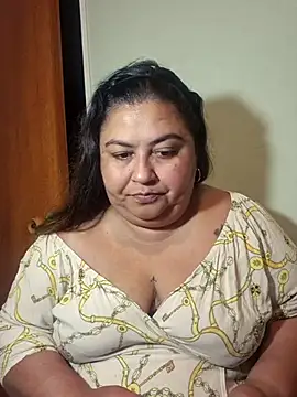 Snapshot of curvy_diva_ chatting on March 29, 2026, 11:21 am curvy diva online show from March 29, 2026, 11:21 am