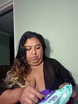 Snapshot of curvy_diva_ chatting on April 8, 2026, 10:21 pm curvy diva online show from April 8, 2026, 10:21 pm