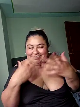 Snapshot of curvy_diva_ chatting on April 15, 2026, 9:26 pm curvy diva online show from April 15, 2026, 9:26 pm