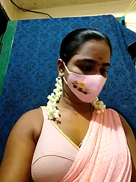 mini-queen online show from November 2, 2025, 2:08 pm