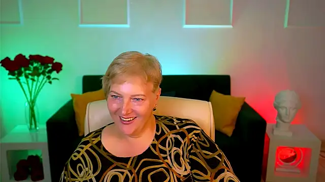 Snapshot of MaryMogan chatting on October 1, 2025, 12:55 pm MaryMogan online show from October 1, 2025, 12:55 pm