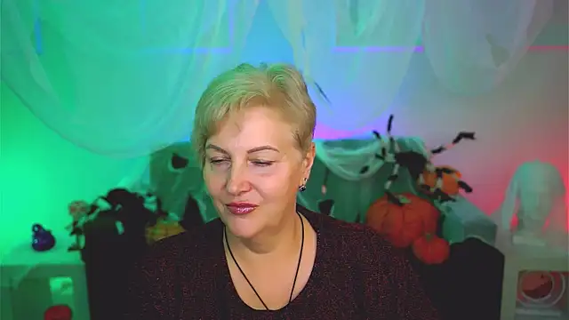 Snapshot of MaryMogan chatting on October 26, 2025, 12:22 pm MaryMogan online show from October 26, 2025, 12:22 pm