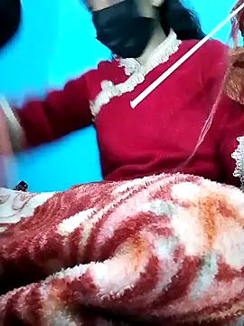 Snapshot of Pahadi_couple chatting on October 25, 2025, 3:29 pm Pahadi couple online show from October 25, 2025, 3:29 pm