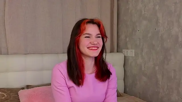 Snapshot of MauraSpurrier chatting on September 16, 2025, 8:54 pm MauraSpurrier online show from September 16, 2025, 8:54 pm