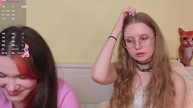 Snapshot of MauraSpurrier chatting on September 21, 2025, 7:04 pm MauraSpurrier online show from September 21, 2025, 7:04 pm