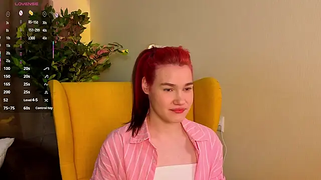 Snapshot of MauraSpurrier chatting on October 16, 2025, 7:04 pm MauraSpurrier online show from October 16, 2025, 7:04 pm