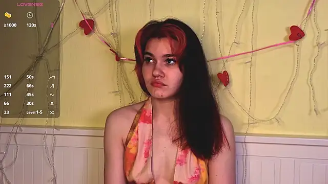 Snapshot of MauraSpurrier chatting on November 4, 2025, 7:02 pm MauraSpurrier online show from November 4, 2025, 7:02 pm