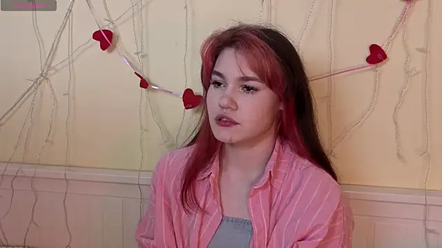 Snapshot of MauraSpurrier chatting on November 5, 2025, 6:41 pm MauraSpurrier online show from November 5, 2025, 6:41 pm