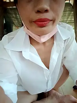 Snapshot of Georgia_here chatting on October 13, 2025, 3:39 am Georgia here online show from October 13, 2025, 3:39 am