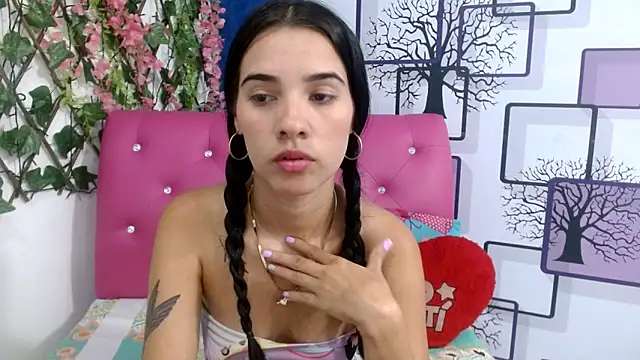 vanesa19  online show from September 25, 2025, 2:10 pm