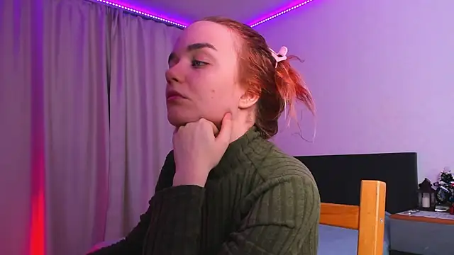 Snapshot of JanetShy chatting on November 4, 2025, 7:07 am JanetShy online show from November 4, 2025, 7:07 am