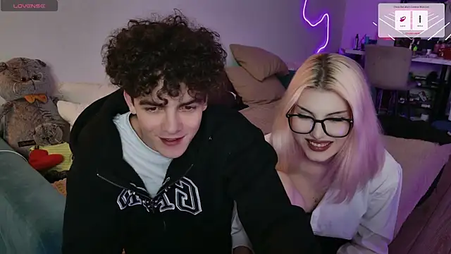 Alice18James online show from September 26, 2025, 7:29 pm