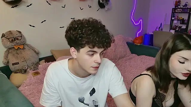 Alice18James online show from October 12, 2025, 6:29 pm