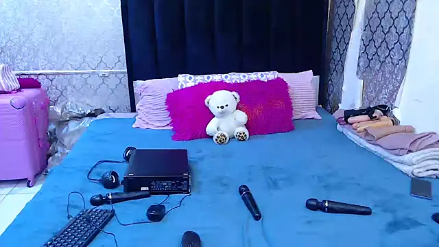 SexyPetitex25 online show from September 30, 2025, 8:14 pm