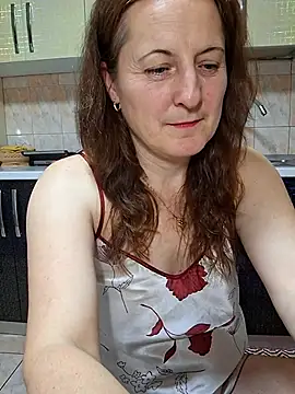 Fluturas2 online show from November 17, 2025, 9:20 pm