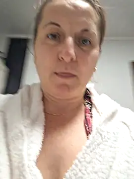 Fluturas2 online show from December 22, 2025, 4:09 am