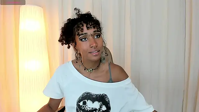 Snapshot of lynx_sun chatting on October 9, 2025, 5:33 pm lynx sun online show from October 9, 2025, 5:33 pm