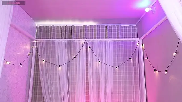 Snapshot of lynx_sun chatting on October 22, 2025, 5:02 pm lynx sun online show from October 22, 2025, 5:02 pm