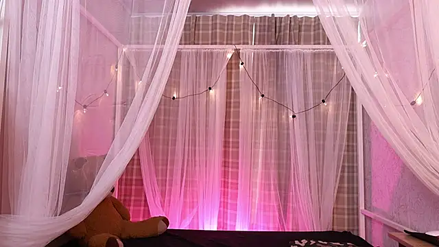 Snapshot of lynx_sun chatting on October 28, 2025, 8:11 pm lynx sun online show from October 28, 2025, 8:11 pm