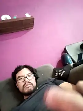 Snapshot of Frnlove521 chatting on October 12, 2025, 9:58 pm Frnlove521 online show from October 12, 2025, 9:58 pm