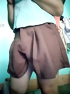 Snapshot of merylove-00 chatting on April 13, 2026, 3:56 am merylove-00 online show from April 13, 2026, 3:56 am