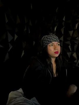 Snapshot of lil_charme chatting on November 3, 2025, 4:30 pm lil charme online show from November 3, 2025, 4:30 pm