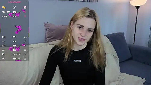 Snapshot of HelenMartines chatting on September 21, 2025, 10:28 am HelenMartines online show from September 21, 2025, 10:28 am