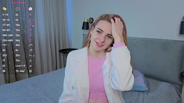 Snapshot of HelenMartines chatting on November 4, 2025, 10:47 am HelenMartines online show from November 4, 2025, 10:47 am