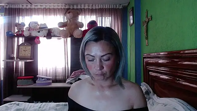  Charlize theron  online show from October 14, 2025, 5:47 pm