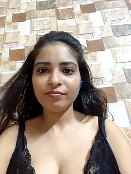 QUEEN-ADITI online show from October 2, 2025, 3:24 am