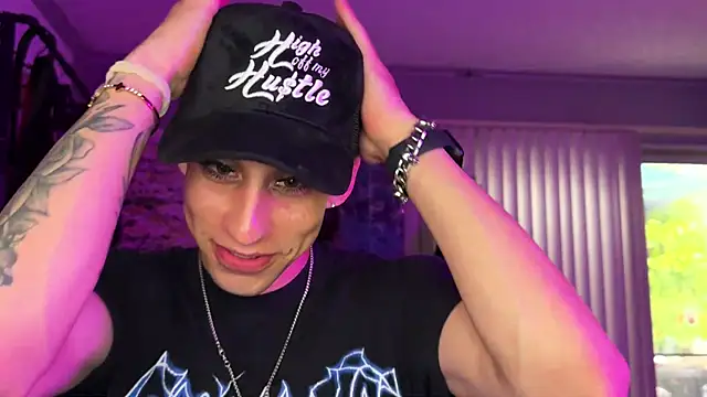 xoFrankie online show from October 14, 2025, 11:27 pm