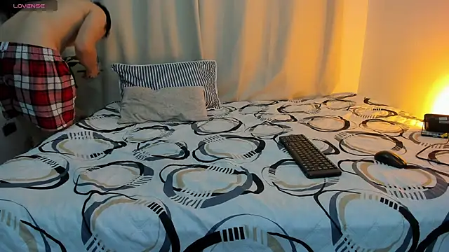 mrhot night online show from April 7, 2026, 10:53 pm