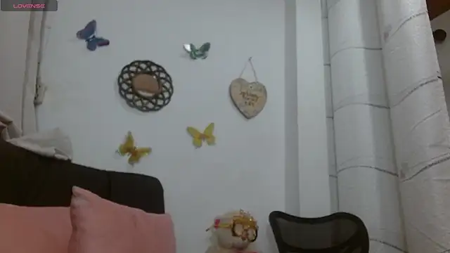 Snapshot of AmyBlue_ chatting on November 9, 2025, 1:59 am AmyBlue online show from November 9, 2025, 1:59 am