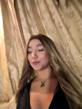 Snapshot of Ella_rr chatting on September 21, 2025, 6:42 pm Ella rr online show from September 21, 2025, 6:42 pm