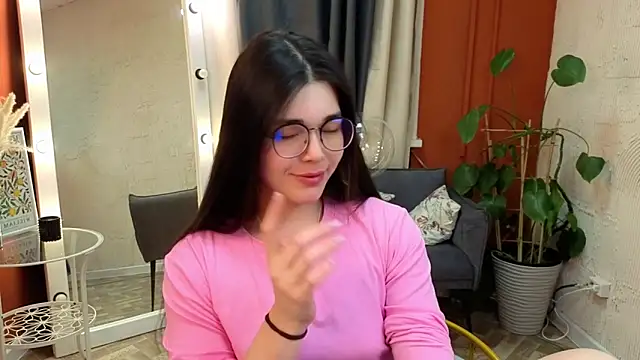 Albi Glow online show from March 18, 2026, 5:49 pm