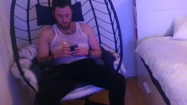 Snapshot of Keviios chatting on November 30, 2025, 6:45 pm Keviios online show from November 30, 2025, 6:45 pm