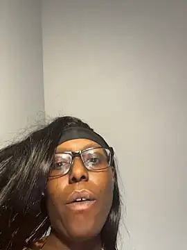 CinnaCakesss online show from March 3, 2026, 1:56 am