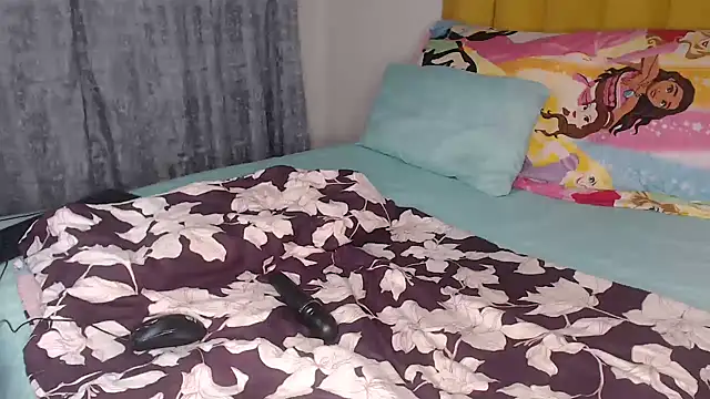 Snapshot of Bella_2025 chatting on March 2, 2026, 6:15 pm Bella 2025 online show from March 2, 2026, 6:15 pm