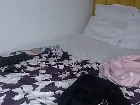 Snapshot of Bella_2025 chatting on April 11, 2026, 7:45 am Bella 2025 online show from April 11, 2026, 7:45 am