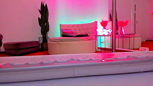 Snapshot of JessicaSky_ chatting on November 13, 2025, 8:19 pm JessicaSky online show from November 13, 2025, 8:19 pm