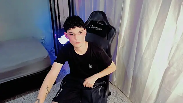 dilan hott  online show from September 21, 2025, 9:27 pm