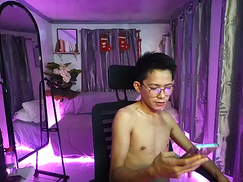 Skinny CumLoader69 online show from November 15, 2025, 1:07 pm