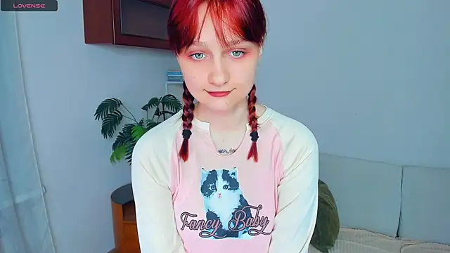 KatyKufel online show from November 26, 2025, 6:42 pm