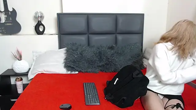 Snapshot of Amnesia_ chatting on September 19, 2025, 1:34 pm Amnesia online show from September 19, 2025, 1:34 pm