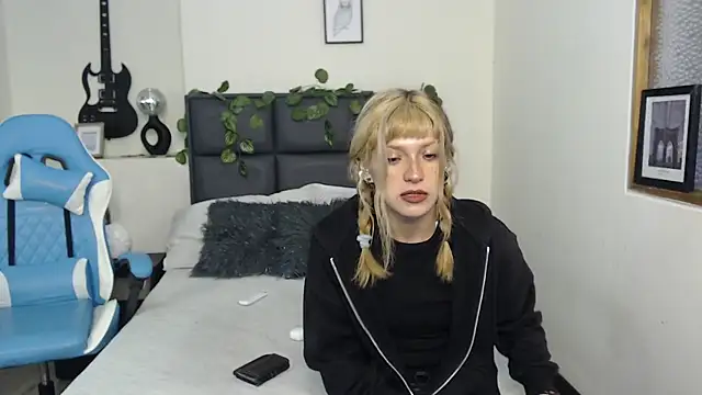 Snapshot of Amnesia_ chatting on September 29, 2025, 1:38 pm Amnesia online show from September 29, 2025, 1:38 pm